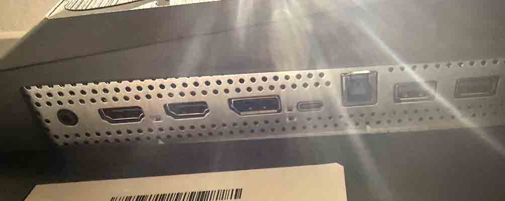 MSI MPG 272URX Ports